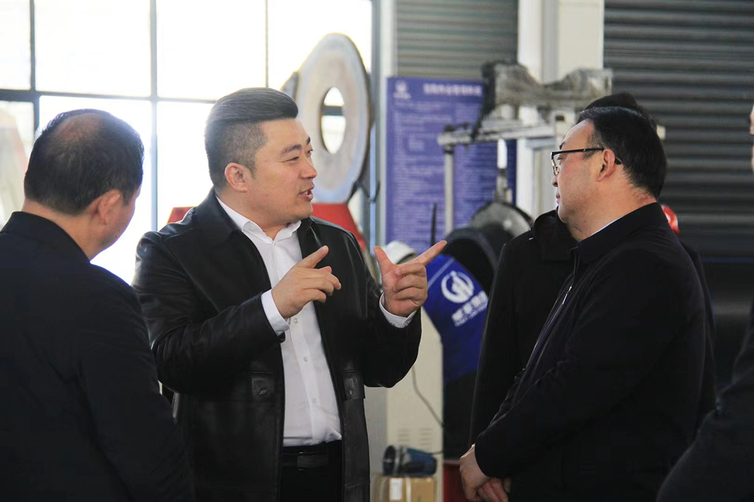 省科技廳副廳長姚群、創(chuàng)新基地處處長鐘海斌等一行蒞臨豪家管業(yè)考察調研3